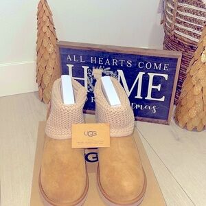 New UGG Boots Sz 6 Youth 7 Women